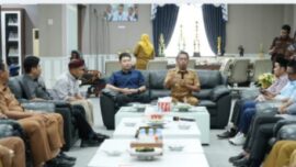 Bupati Sidrap Syahruddin Alrif membahas pengelolaan aset serta isu pembangunan daerah di Kabupaten Sidrap dalam pertemuan koordinasi antara pemerintah daerah dan DPRD.