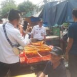 Camat Tambora, Pangestu Aji, meninjau langsung kawasan Jalan Kalianyar X, Kelurahan Kalianyar, Jakarta Barat, saat kegiatan Tampan, Sabtu (27/6/2026).