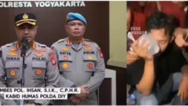 Menyoroti kasus anggota intel polisi yang terciduk masuk ke kampus UMY setelah aksi damai di Titik Nol Yogyakarta. (Instagram.com/@feedmedsos)