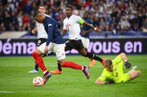 Pemain Prancis dan Senegal akan kembali berhadapan dalam laga Grup I Piala Dunia 2026. Les Bleus mengincar kemenangan, sementara Senegal bertekad mengulang kejutan yang pernah mereka ciptakan pada 2002. Foto: Reuters