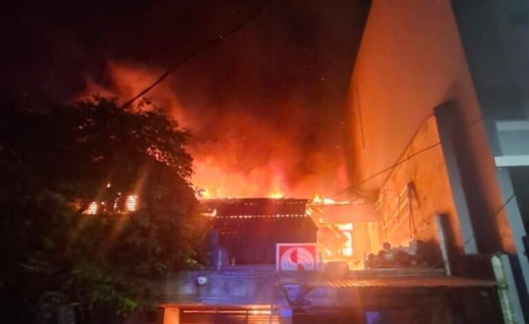 Kebakaran Landa Rumah Warga di Pademangan, 7 Unit Damkar Dikerahkan