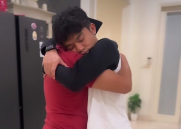 Betrand Peto memeluk Ruben Onsu dalam unggahan Instagram