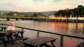 Tonrangeng River Side ruang publik di pingir sungai yang bermuara di Selat Makassar.@nila_arsyad