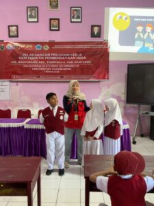 Anak-anak Bantaeng Makin Akrab dengan Gadget, Mahasiswa Unhas Kenalkan Jurus 20 Detik Penyelamat Mata