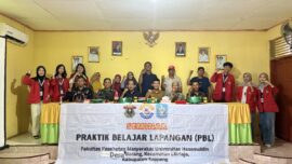 Mahasiswa Unhas bersama Perangkat Desa Barang.