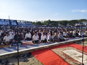 Hadapi Musim Kemarau, Pemkab Sidrap dan Ribuan Warga Gelar Shalat Istisqa di Stadion Ganggawa