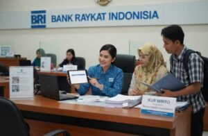 Ilustrasi pelaku UMKM berkonsultasi terkait pengajuan Kredit Usaha Rakyat (KUR) BRI untuk memperoleh pembiayaan usaha. Foto: Dok. BRI/Ilustrasi.