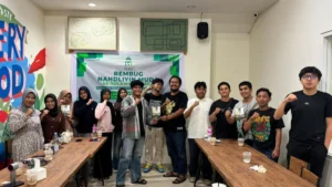 Peserta Rembug Nahdliyin Muda berfoto bersama usai diskusi bertajuk Refleksi Nilai Toleransi dalam Bingkai Nahdliyin Kawanua di Cafe Mr. A, Manado, Senin (27/7/2026).