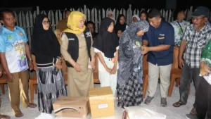 Wujud Kepedulian, Wabup Nurkanaah Salurkan Santunan Korban Kebakaran di Baranti