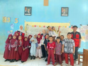 Kodomo no Umi, Mahasiswa KKN Unhas Tanamkan Kepedulian Lingkungan dan Nilai Positif Jepang kepada Siswa di Majene