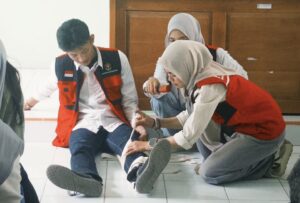 Mahasiswa KKN-PK 69 Unhas Hadirkan PELITA, Edukasi Warga Baula Sidrap tentang Pertolongan Pertama Kegawatdaruratan