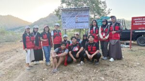 Padang Tobelo Mulai Ditata, Mahasiswa Unhas Pasang Papan Informasi di Destinasi Tersembunyi Sidrap