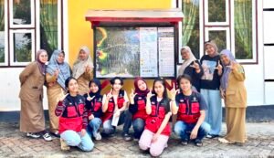 KKN-T Unhas Serahkan Peta Mitigasi Bencana Pesisir ke Desa Pasi-Pasi Luwu Timur