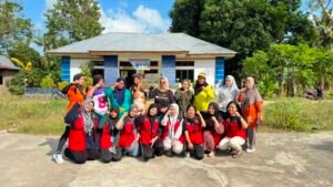 Hipertensi Jadi Ancaman Warga Benteng Sidrap, Mahasiswa Unhas Ajak Masyarakat Rutin Senam