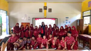 Talumae Sidrap: Mahasiswa KKN Profesi Kesehatan Unhas Edukasi Cara Sikat Gigi yang Benar di Sekolah Dasar