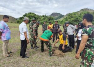 Koramil 01/Panca Lautang Bersama Warga Tanam Pohon Produktif di Area Lapangan Tembak Kodim 1420/Sidrap