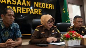 Pengadaan Laptop 2020, Kejari Parepare Geledah Dua Kantor dan Bawa Satu Boks Dokumen