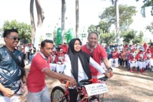 Semarak HUT RI ke 81, Kapolres Sidrap Jalan Sehat Bersama Ribuan Warga Sidrap