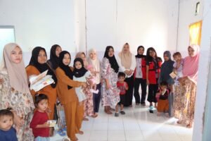 Mahasiswa Unhas Turun ke Posyandu di Barru, Ajarkan Ibu Balita Cegah Stunting dengan Ikan dan Telur