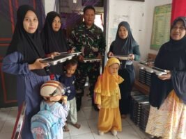 Dukung Pemenuhan Gizi Anak Sekolah, Babinsa Kodim 1420/Sidrap Kawal Pendistribusian Program Makan Bergizi Gratis