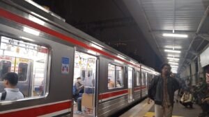 Jakarta Memanas! KRL Balik Arah, Penumpang Terdampar, Sinyal Hilang