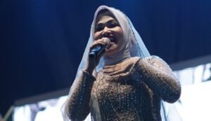 Camelia Panduwinata Bawa Yalal Wathon ke Tengah Lautan Santri Jombang