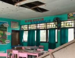 Atap Kelas SDN 4 Maroangin Enrekang Ambruk Diterjang Angin, Siswa Terancam Belajar di Ruang Tak Layak