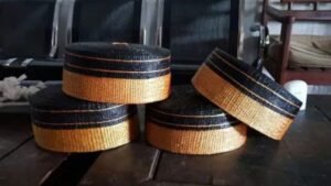 Di Balik Songkok Recca Bone, Ada Serat yang Dikerjakan dengan Tangan