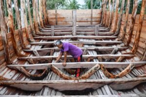 Di Pinrang, Kayu Tidak Sekadar Menjadi Perahu: Ada Jalan Hidup yang Dibuat dari Tangan