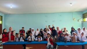 KKN Unhas Edukasi Siswa SMP di Panca Rijang Sidrap soal Hukum dan Pengelolaan Sampah