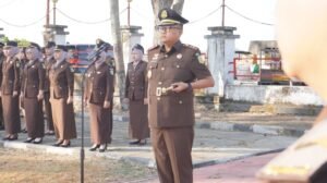 Hening di TMP Mario, Kejari Sidrap Tabur Bunga Sambut Hari Lahir Kejaksaan ke-81