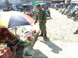Pelda Japar Pantau Ketersediaan dan Harga Bahan Pokok di Pasar Sentral Amparita