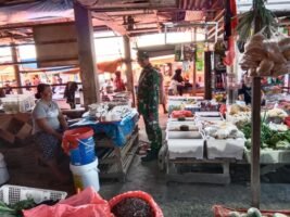 Anggota TNI di Sidrap Viral, Emak-emak Tanya Harga ke Pelda Japar Sebelum ke Pasar