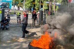 Sebentar-sebentar Mati Lampu, Mahasiswa di Makassar Demo PLN UID Sulselrabar