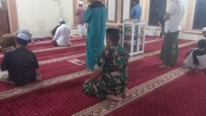Safari Subuh Babinsa Kodim 1420/Sidrap Perkuat Silaturahmi dengan Warga