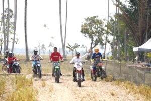 Lahan Sawah Jadi Arena Balap, Pesta Panen Sipodeceng Makin Unik
