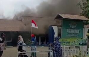 Kebakaran di TK As’Adiyah Tanrutedong Sidrap, Guru dan Orang Tua Panik Selamatkan Anak