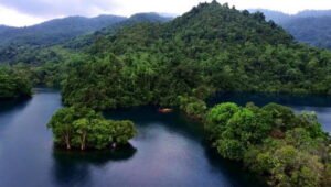 Danau Matano Bukan Cuma Terdalam di Asia Tenggara, Dasarnya Bahkan Berada di Bawah Laut