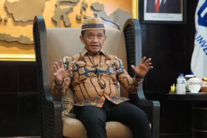 Bahlil Pegang Dua Kursi Menteri: Sekali Duduk, Dua Kementerian—Bisa Fokus atau Malah Bikin Pusing?