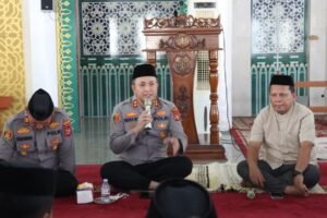 Dekatkan Diri ke Warga, Kapolres Sidrap Gelar Jumat Keliling di Masjid Agung