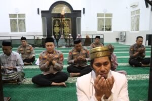 Dekatkan Diri ke Masyarakat, Kapolres Sidrap Gaungkan Program Subuh Keliling
