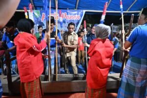 Hadiri Mappadendang di Kadidi, Bupati Sidrap Siapkan Tambahan Sumur Bor untuk Petani