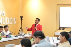 Di Tengah Kesibukan Memimpin Sidrap, Bupati Syaharuddin Tuntaskan Seminar Hasil Doktoral di Unhas