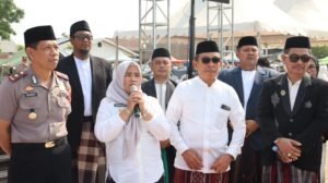 Semangat Hari Santri di Sidrap: Wabup Nurkanaah Bagikan Telur dan Gaungkan Pesantren Sehat