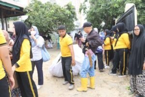 Jumat Bersih, Kapolres Sidrap Ajak Masyarakat Peduli Lingkungan
