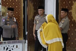 Kapolres Sidrap Sapa Jamaah Masjid Raya Pangkajene Lewat Safari Subuh