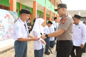 Kapolres Sidrap Ajak Santri Disiplin dan Taat Aturan
