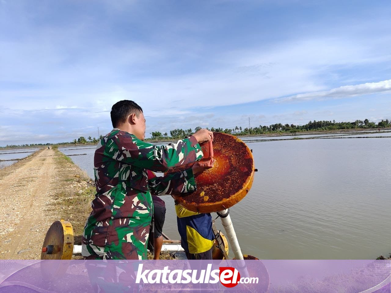 Babinsa Desa Kanie Dampingi Program Luas Tambah Tanam di Lahan Petani ...